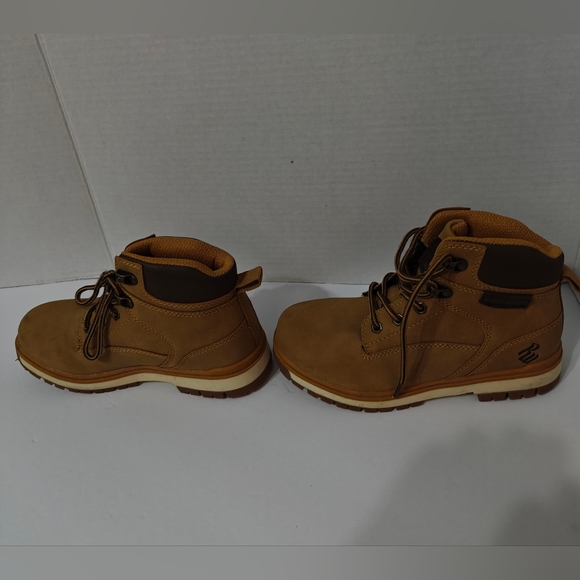 Boys Rocawear Boots Size 2 Style No.: Atlanta. Brown - Picture 5 of 5